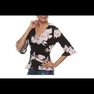 NWOT New Candie’s Rose Floral Print Bell Sleeve Top Small Polyester & Spandex